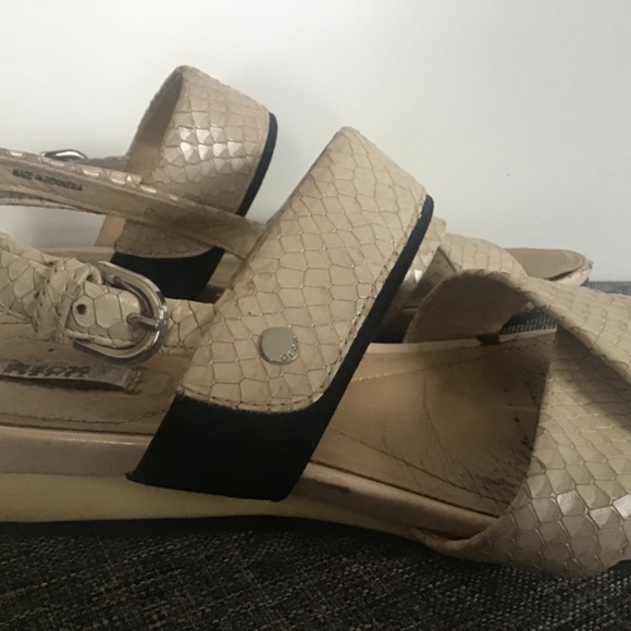 Sandals - Picture 2 of 9